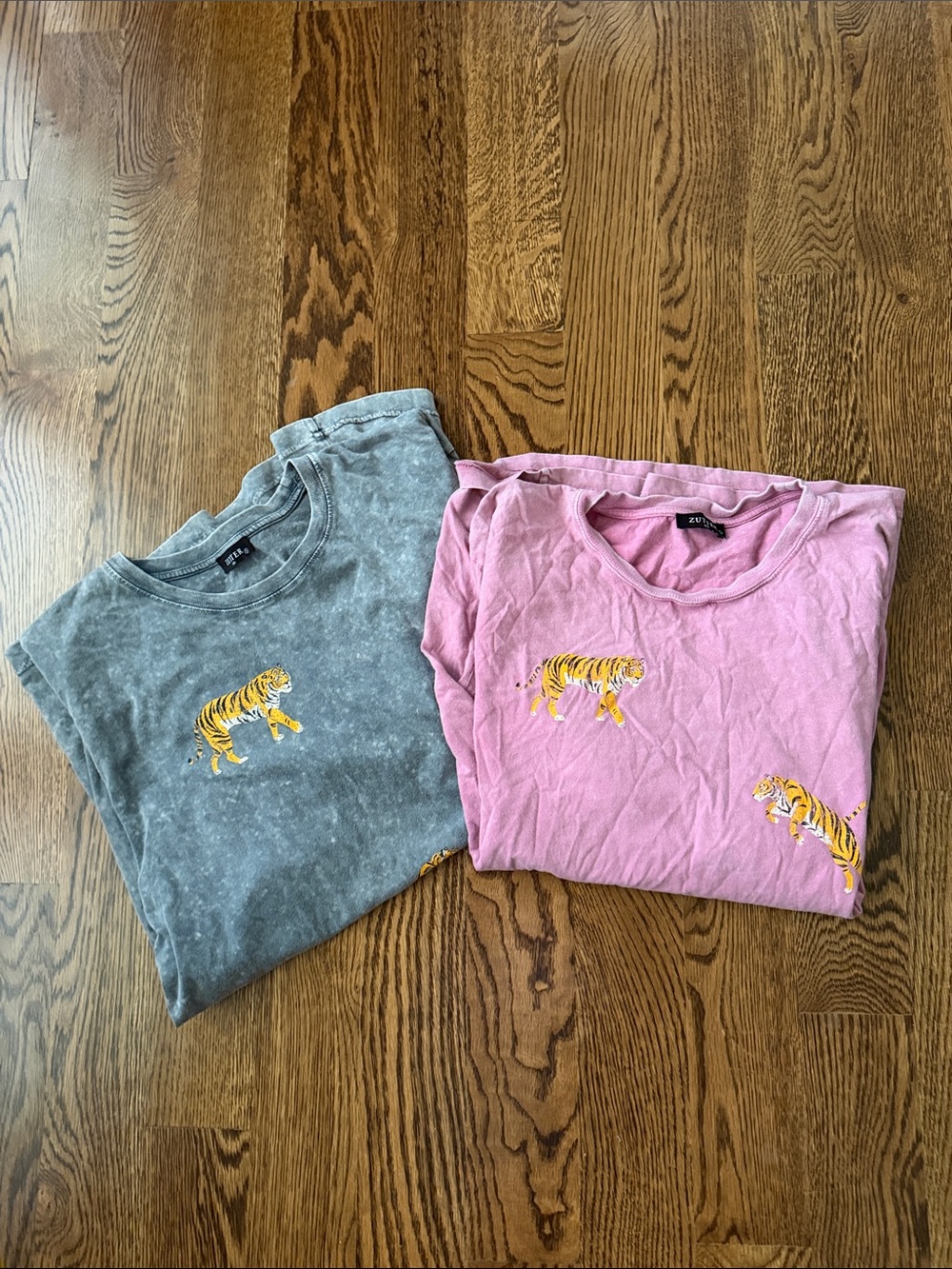 Sitter oversized tiger print tees- small